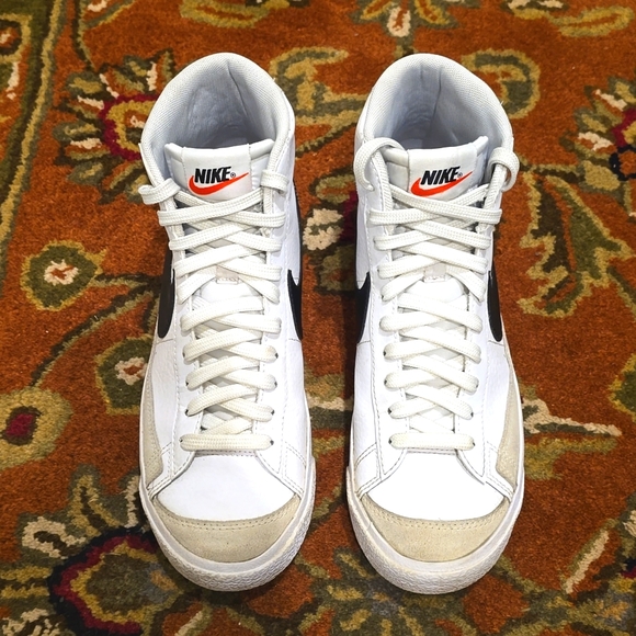 Women's Nike Blazers - Picture 2 of 4